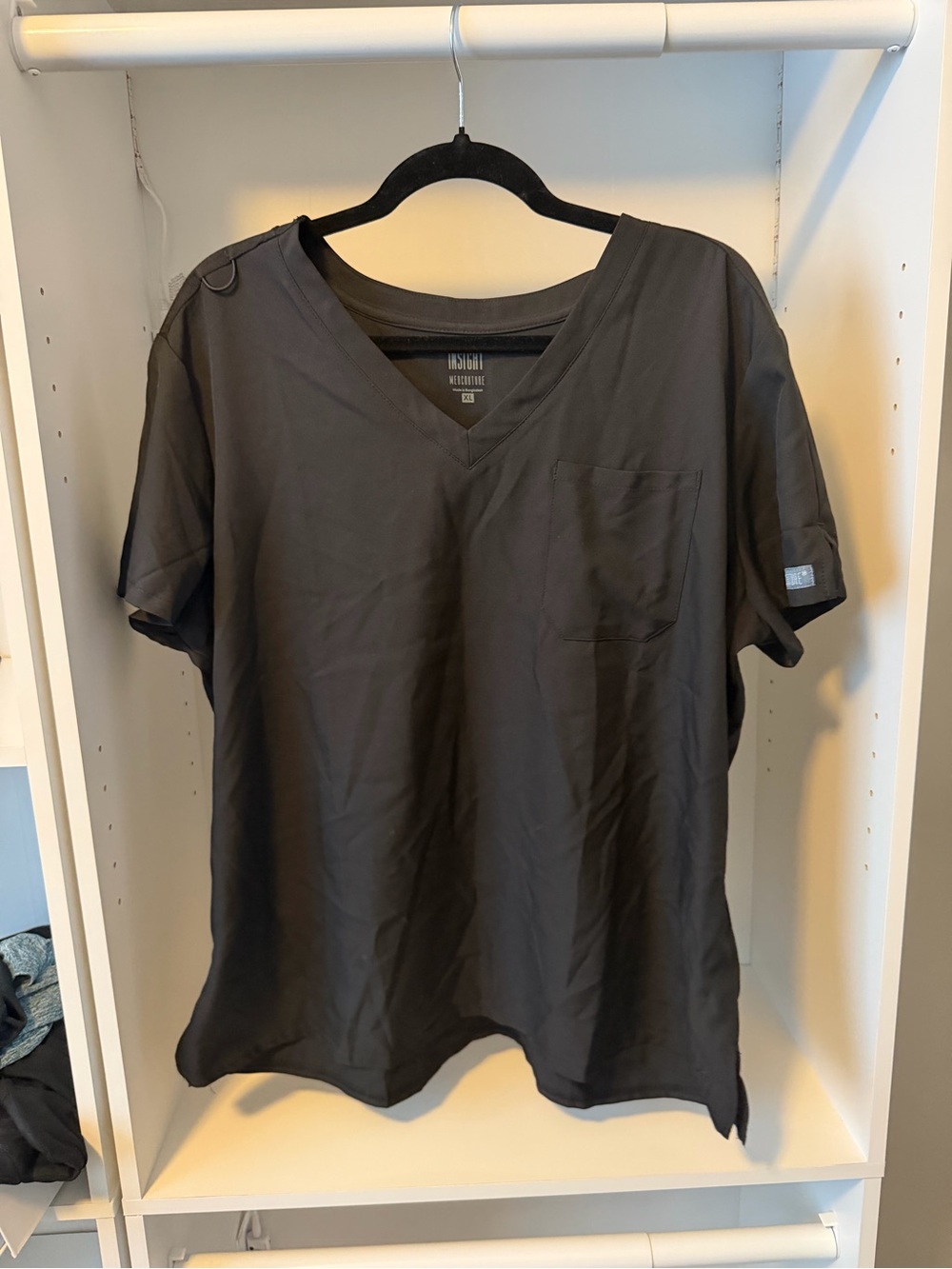Med Couture Women’s Gray V-Neck Scrub Top XL